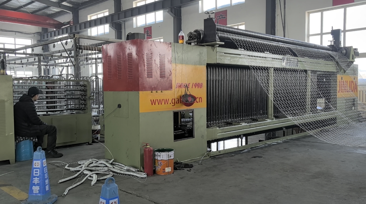 Последние блоги о компании Почему зарубежные покупатели продолжают выбирать китайские заводы для оборудования для габионов