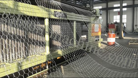 Купить Станок для плетения сетки двойного кручения шестиугольного плетения с напряжением 220/380В, шириной плетения 5300 мм и габаритами 7200x1530x2560 мм онлайн изготовление